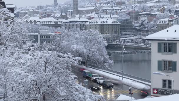 Zeitraffer Stadtverkehr Winter Stadt Mit Neuschnee Bedeckt Bahnhofquai Zürich Central — Stockvideo