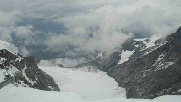 山の上の雲踊りのタイムラプス スフィンクス天文台 ヨーロッパのトップからの眺め ユングフラウヨーク スイス — ストック動画