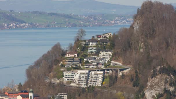 Timelapse Voitures Circulation Sur Route Sinueuse Autour Des Maisons Résidentielles — Video