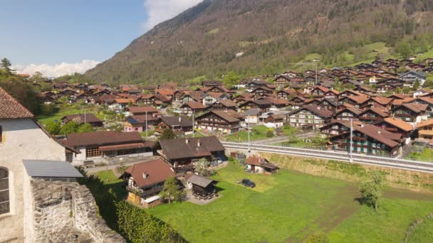 Timelapse Vista Pequeña Ciudad Los Alpes Suizos Ringgenberg Canton Bern — Vídeo de stock