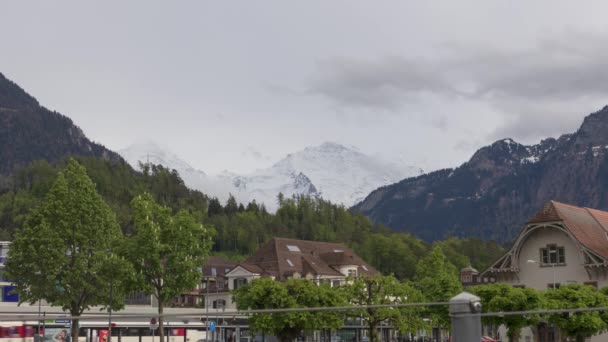Timelapse Vista Jungfraujoch Desde Interlaken Nubes Moviéndose Sobre Montañas Interlaken — Vídeos de Stock