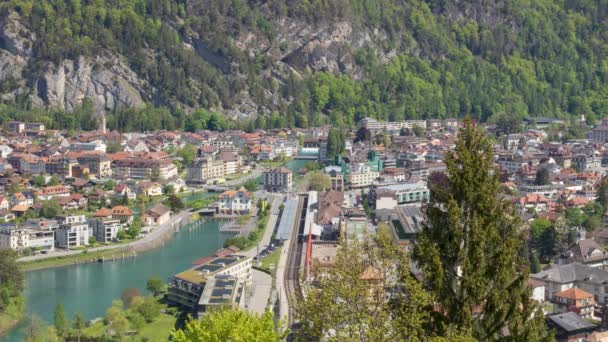 Widok Lotu Ptaka Miasto Alpach Szwajcarskich Widok Interlaken Zachodni Pociąg — Wideo stockowe