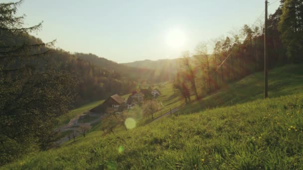 Закат Времени Над Холмами Сельский Пейзаж Швейцарский Фермерский Дом Кантон — стоковое видео