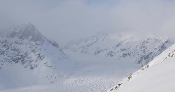冰河上空起舞云彩的时间过去了 阿尔卑斯山中最大的冰川 Aletsch冰川 Aletsch竞技场 瓦莱州 — 图库视频影像