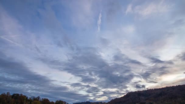 Zeitraffer Wolken Sonnenuntergang Den Bergen Wolken Über Den Bergen — Stockvideo
