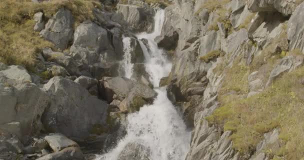 Cascada Los Alpes Suizos Tiefenbach Realp Suiza — Vídeo de stock