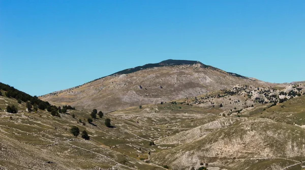 Τοπίο Του Βουνού Μπιελάσνιτσα Πάνω Από Παλιό Βοσνιακό Χωριό Λούκομιρ — Φωτογραφία Αρχείου