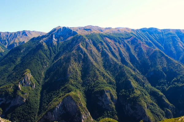 Picos Montaña Sobre Antiguo Pueblo Bosnio Lukomir Montaña Bjelasnica Bosnia — Foto de Stock