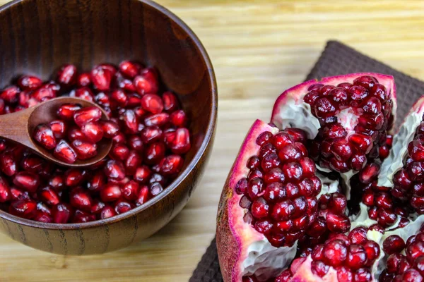 Red Pomegranate Fruit Seeds Wooden Bowl Pomegranate Seeds Wooden Spoon — Stock Photo, Image