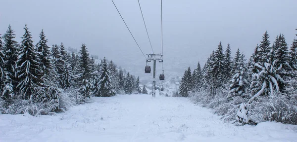 Een Spandoek Kabelbaan Gefotografeerd Van Trebevic Winter Terwijl Het Sneeuwt — Stockfoto