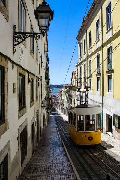 Желтый Винтажный Трамвай Улице Лиссабона Португалия Известное Место Путешествий Лиссабонский — стоковое фото