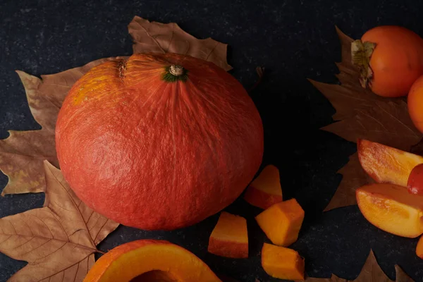 Citrouille Entière Tranches Morceaux Crus Frais Sur Fond Pierre Aux — Photo