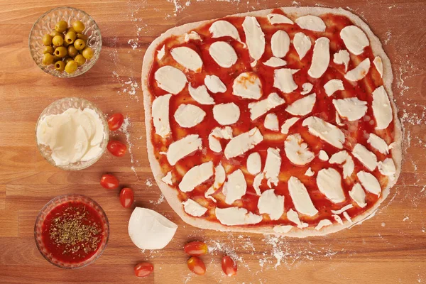 Fazendo Pizza Italiana Passo Passo Com Ingredientes Para Massa Feita — Fotografia de Stock