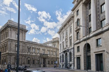 Milan, Lombardy, İtalya - 04.10.2020 - Milano 'nun historik şehir merkezinde Piazza Meda' dan Palazzo Marino Manzarası