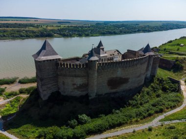 Dinyester 'a bakan Khotyn Kalesi 