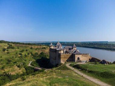 Dinyester 'a bakan Khotyn Kalesi