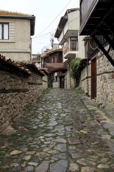 Oude straten in de historische stad nessebar in Bulgarije — Stockfoto