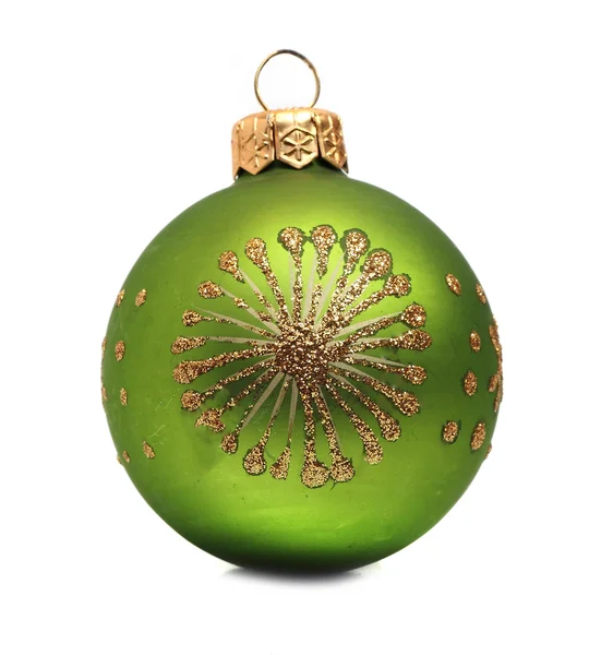 Bola de Natal verde em um fundo branco — Fotografia de Stock