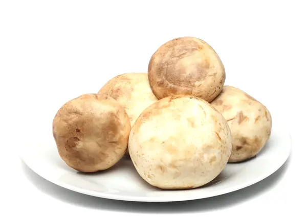 Funghi grandi su un piatto bianco — Foto Stock