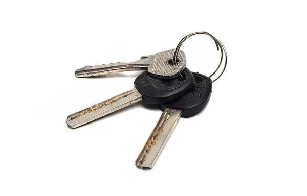 Kilka starych, zużytych kluczy na białym — Zdjęcie stockowe