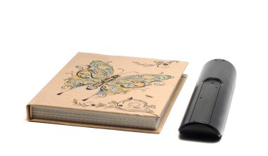 kitap ve beyaz bir arka plan üzerinde Uzaktan