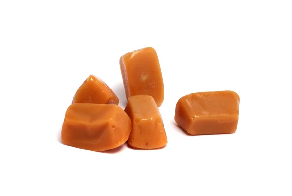 Pět sladkou karamelovou izolované na bílém — Stock fotografie