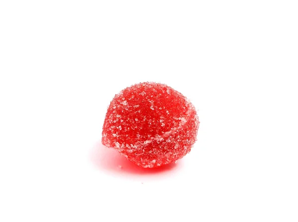 Вкусные фруктовые конфеты на белом фоне — стоковое фото