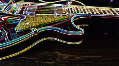 Gümüşün yakın çekimi. Karanlık arka plan. soyut neon resim