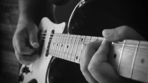 Musiker Spielt Gitarre Studio — Stockfoto