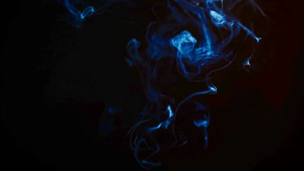 Egészségtelen Életmód Cigarettafüst Felhők Rajzolnak Művészi Absztrakt Mintákat Sötét Háttér — Stock Fotó