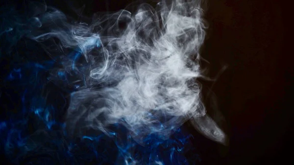 Egészségtelen Életmód Cigarettafüst Felhők Rajzolnak Művészi Absztrakt Mintákat Sötét Háttér — Stock Fotó