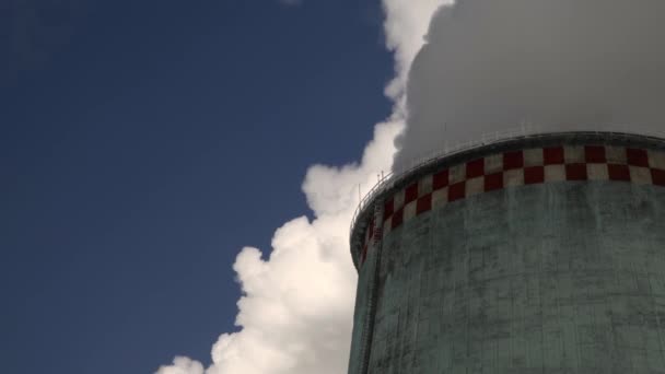 Central Eléctrica Equipo Las Estaciones Energía Eléctrica Humo Blanco Tubo — Vídeos de Stock