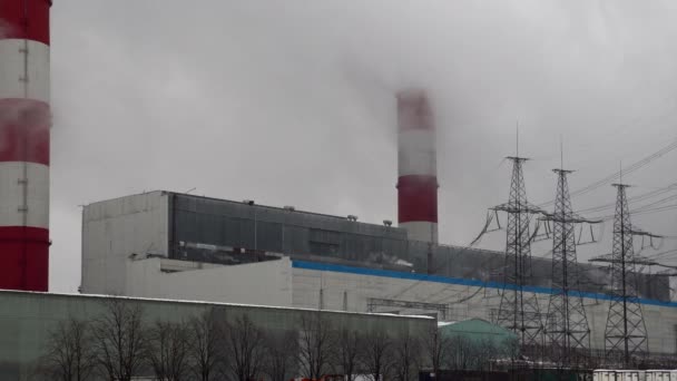 Σταθμός Παραγωγής Ενέργειας Εξοπλισμός Των Σταθμών Ηλεκτρικής Ενέργειας Λευκός Καπνός — Αρχείο Βίντεο