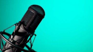 Stüdyoda mikrofon. Müzik sahnesi. stüdyo ses ekipmanı