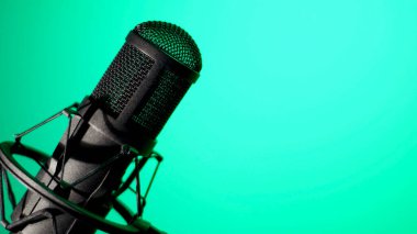 Stüdyoda mikrofon. Müzik sahnesi. stüdyo ses ekipmanı