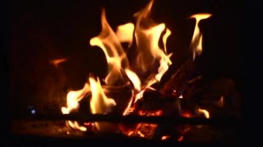 Fırında yangın var. Şömineyi kapatın. Yavaş çekim