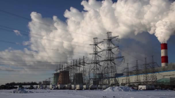 Een Energiecentrale Apparatuur Van Elektrische Centrales Witte Rook Uit Een — Stockvideo