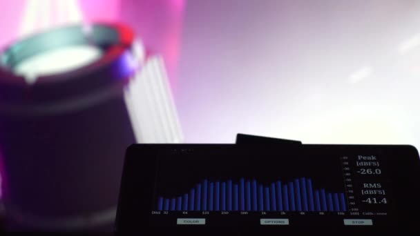 音楽ステージ機器 イコライザーとアナライザ ショーのための光 カラフルな背景 — ストック動画