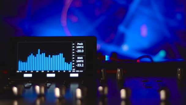 Muziekpodium Apparatuur Equalizer Analysator Licht Voor Show Kleurrijke Achtergrond — Stockvideo