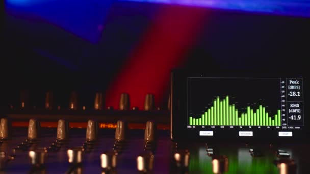 Muziekpodium Apparatuur Equalizer Analysator Licht Voor Show Kleurrijke Achtergrond — Stockvideo