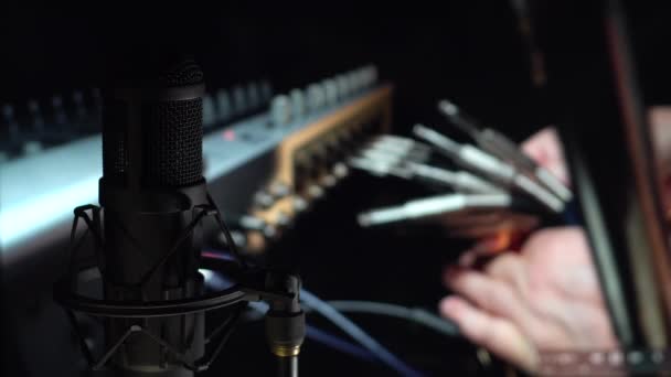 Matériel Sonore Ingénieur Son Travaille Panneau Mixage Son Dans Spectacle — Video