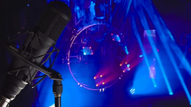 Stüdyoda Mikrofon Müzik Sahnesi Stüdyo Ses Ekipmanı — Stok video