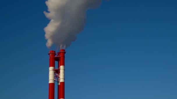 Kraftverket Utrustning För Elkraftverk Vit Rök Från Ett Rör — Stockvideo
