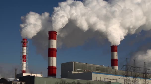 Central Eléctrica Equipo Las Estaciones Energía Eléctrica Humo Blanco Tubo — Vídeo de stock