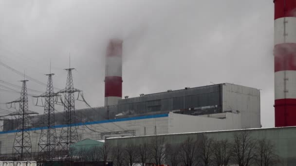 Central Eléctrica Equipo Las Estaciones Energía Eléctrica Humo Blanco Tubo — Vídeos de Stock