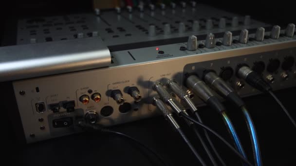 Förbereda Ljudblandningspanelen För Drift Utrustning För Inspelning Musik — Stockvideo