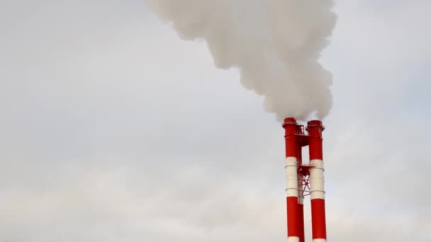 Central Eléctrica Equipo Las Estaciones Energía Eléctrica Humo Blanco Tubo — Vídeos de Stock