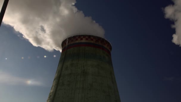 Central Eléctrica Equipo Las Estaciones Energía Eléctrica Humo Blanco Tubo — Vídeos de Stock