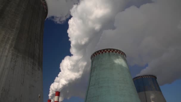 Central Eléctrica Equipo Las Estaciones Energía Eléctrica Humo Blanco Tubo — Vídeos de Stock