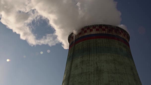 Voimalaitos Sähkövoimaloiden Laitteet Valkoinen Savu Putkesta — kuvapankkivideo